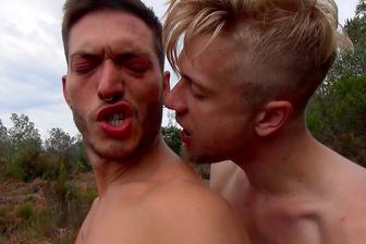 LE GOÛT SALÉ DE TES LÈVRES SUCRÉES